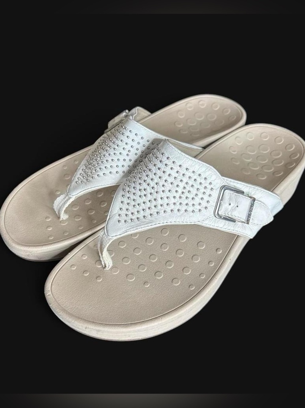 Vionic Boho chic thong white leather silver studded wedge sandals adjustable